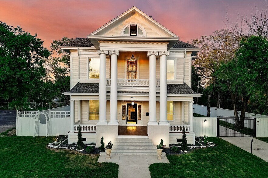 More Photos Of 511 S Travis St, Sherman Office For Sale