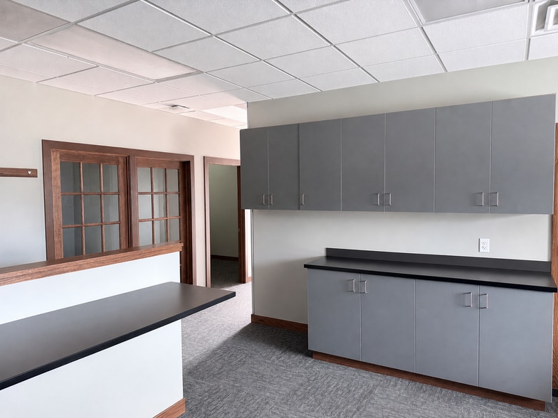 More Photos Of 727 S Juliette Ave, Manhattan Office For Lease