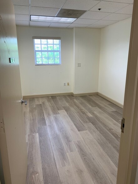 More Photos Of 2201-2225 N Commerce Pky, Weston Unknown For Lease