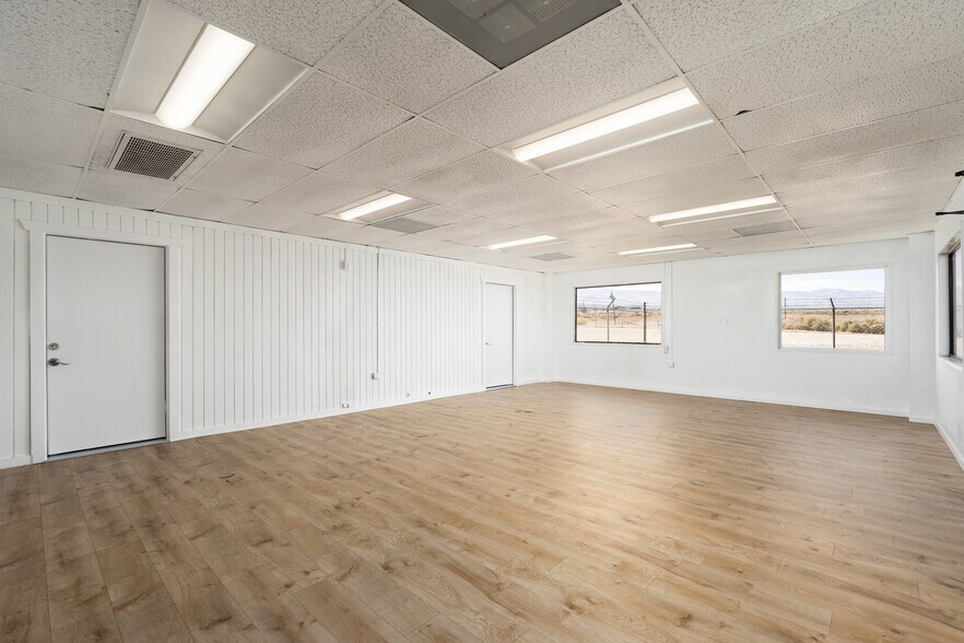 More Photos Of 1589 Kern St, Taft Warehouse For Sale