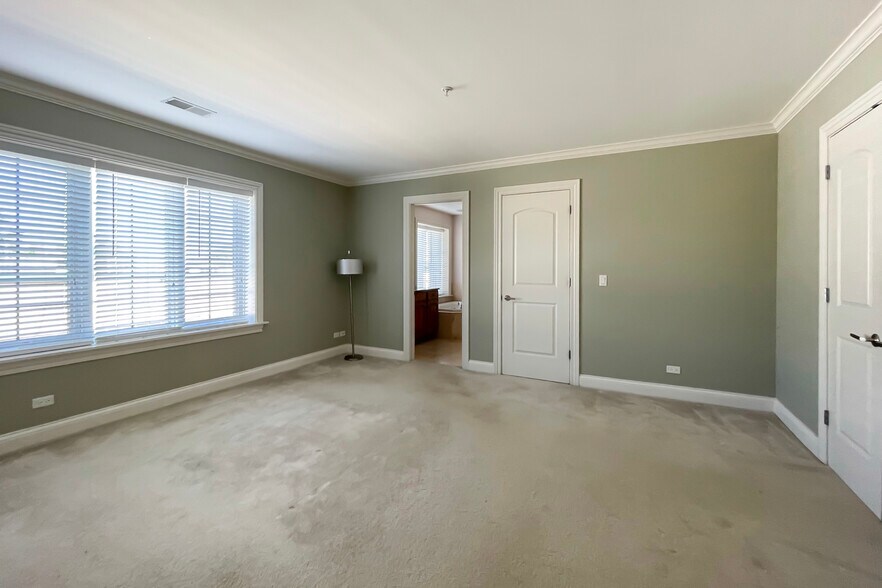 More Photos Of 3556 Western Ave, Highland Park Apartments For Sale