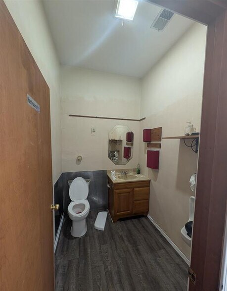 More Photos Of 206 N Main St, Creve Coeur Freestanding For Lease