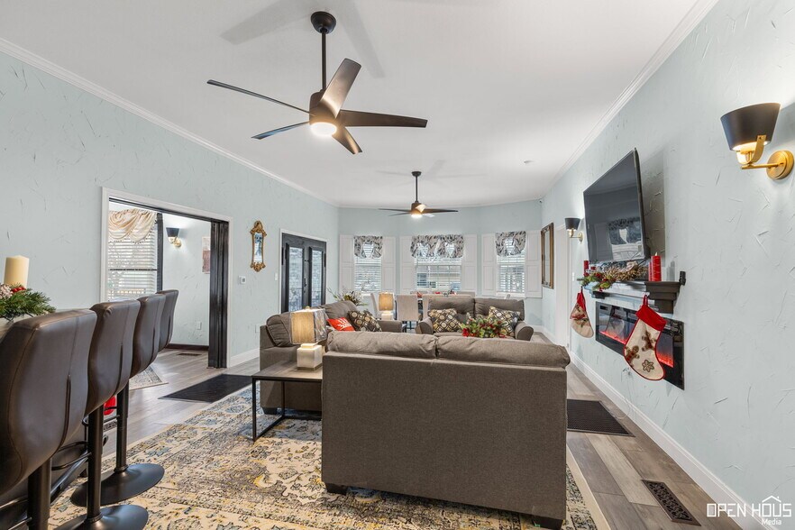 More Photos Of 405 W Gilbert St, Henrietta Hospitality For Sale