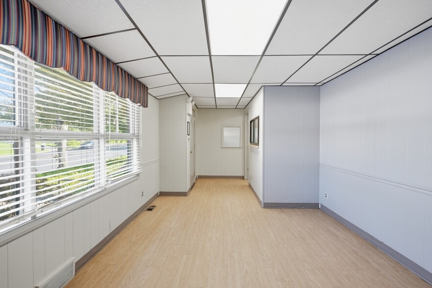 More Photos Of 222 Gibbsboro Rd, Clementon Office For Sale