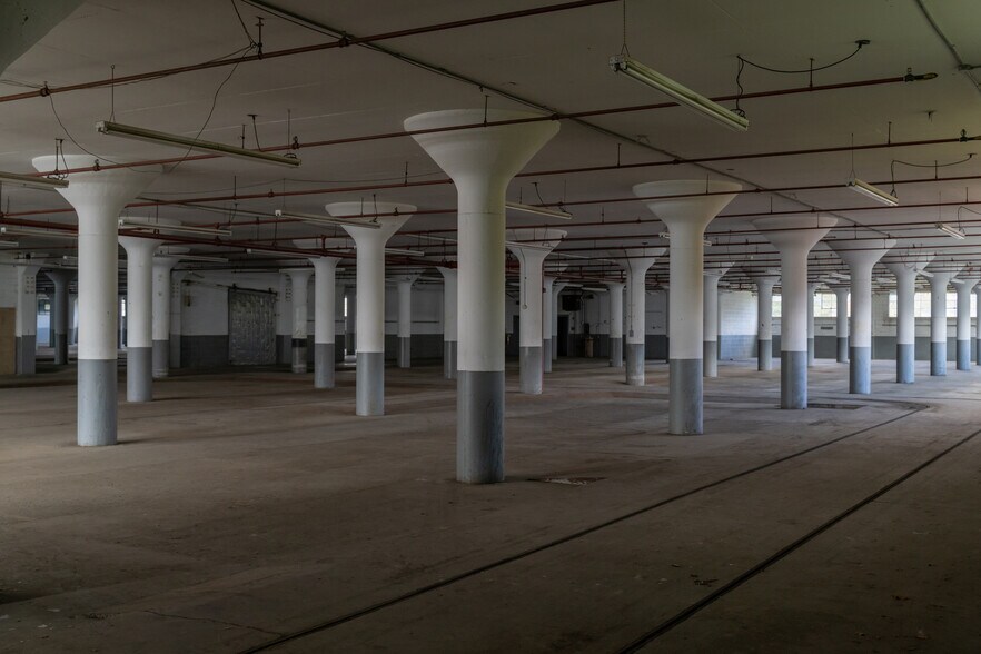 More Photos Of 1575 Lake St, Elmira Manufacturing For Lease