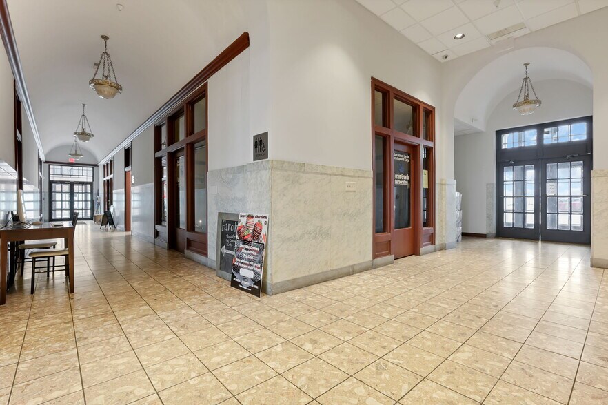More Photos Of 301 Broadway, Lorain Hotel For Lease