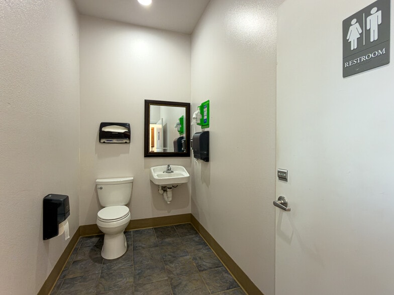More Photos Of 805 US-101, Bandon General Retail For Sale