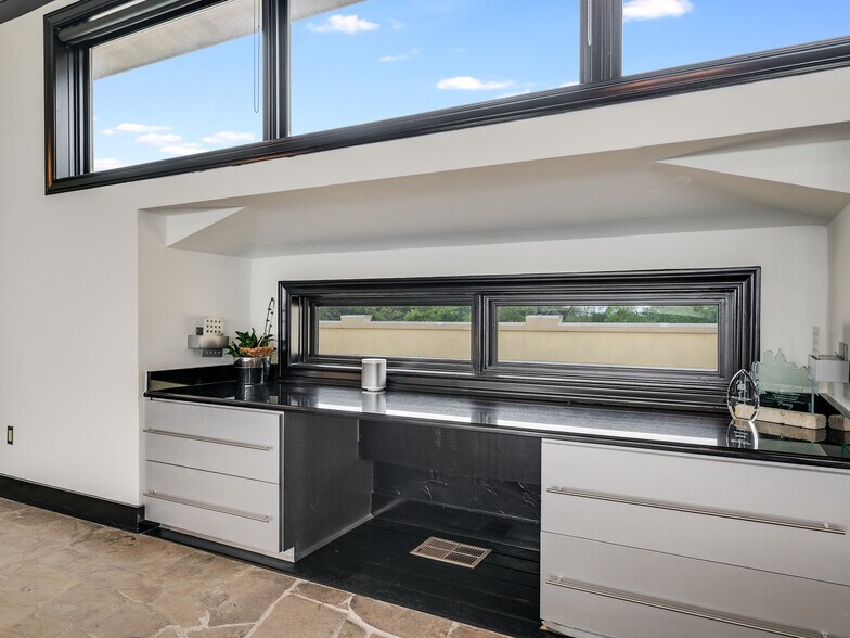 More Photos Of 6836 Bee Caves Rd, Austin Office For Lease