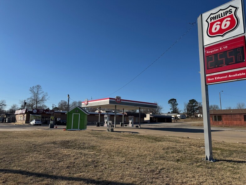 More Photos Of 3304 W 61st St S, Tulsa Convenience Store For Lease