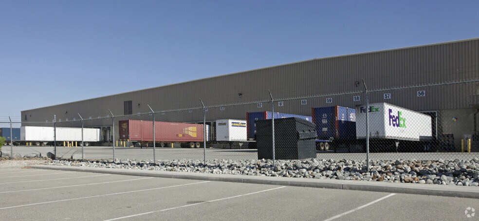 More Photos Of 17477 Nisqualli Rd, Victorville Distribution For Lease