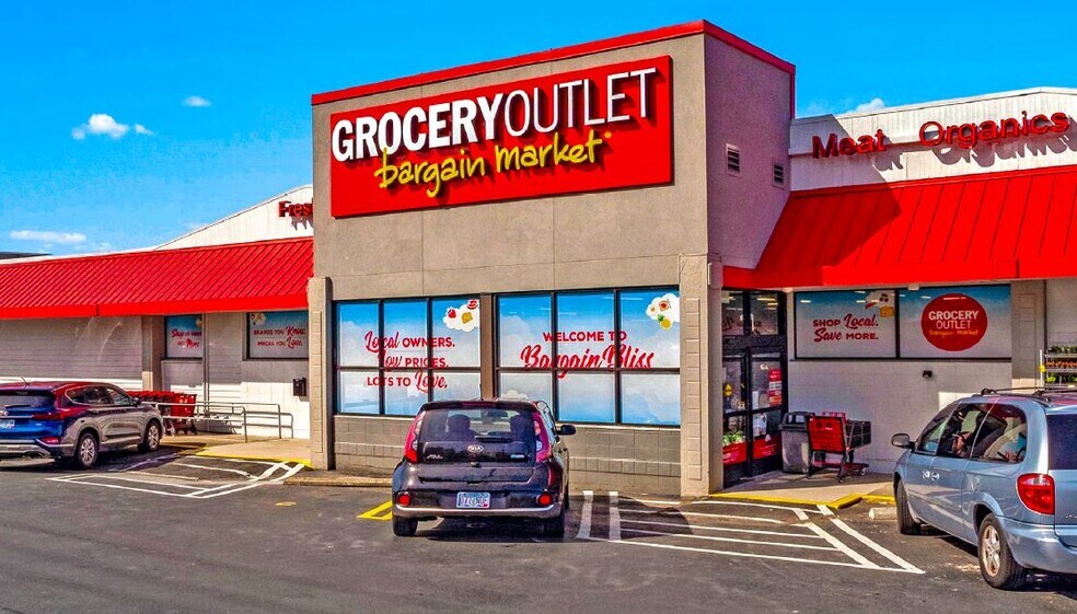 More Photos Of 2429 NW Highway 101, Lincoln City Supermarket For Sale