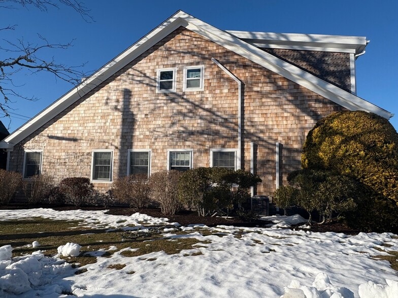More Photos Of 28 Caswell St, Narragansett Medical For Sale