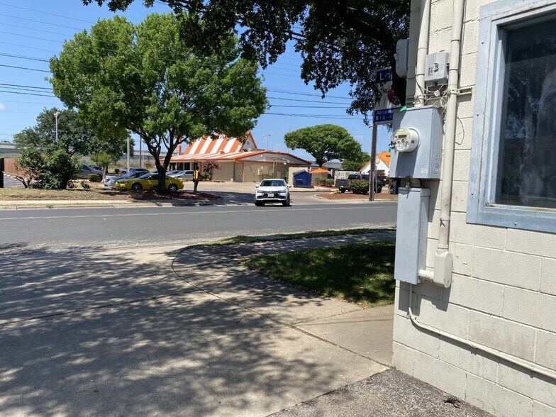More Photos Of 1900 Fortview Rd, Austin Auto Repair For Sale