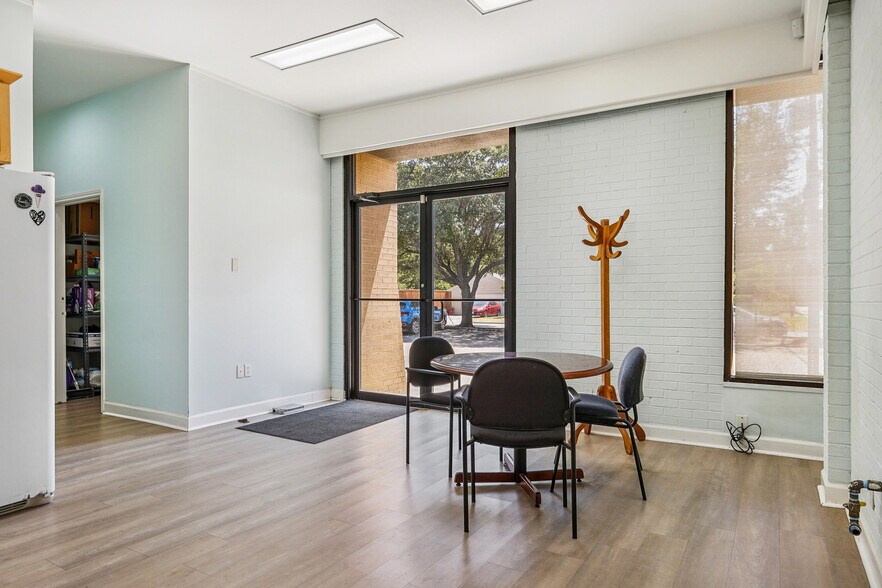 More Photos Of 396 W Main St, Lewisville Medical For Sale