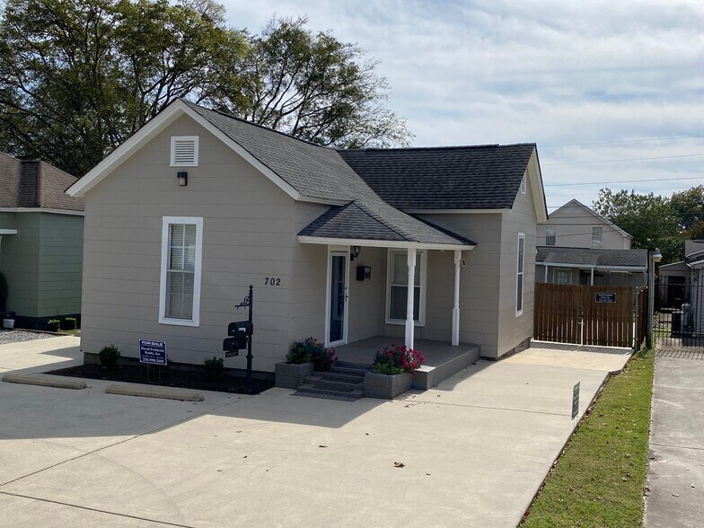 More Photos Of 702 McKinley Ave NE, Huntsville Office Residential For Sale