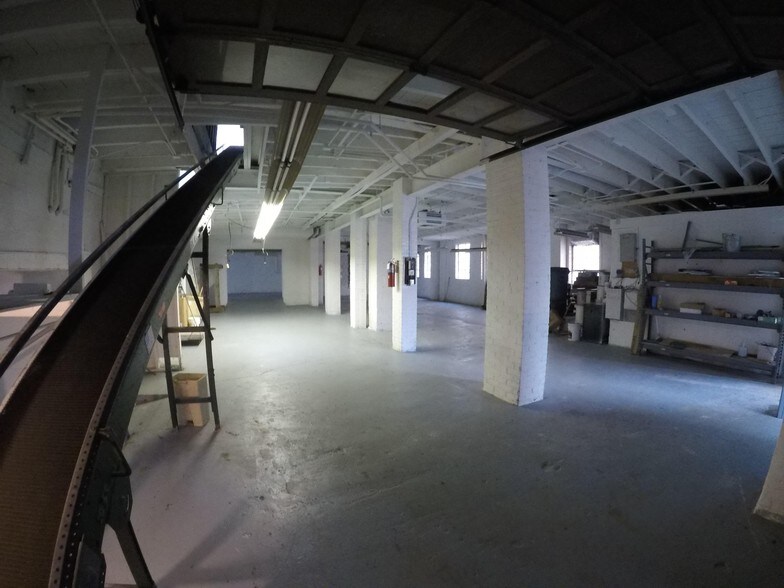 More Photos Of 413 Florence Ave, Hillside Warehouse For Lease