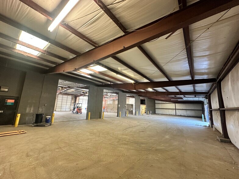 More Photos Of 5012 David Strickland Rd, Fort Worth Warehouse For Lease