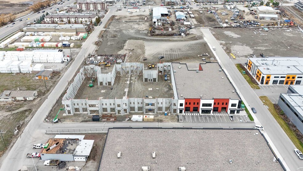 More Photos Of 4605 34 St, Vernon Distribution For Lease