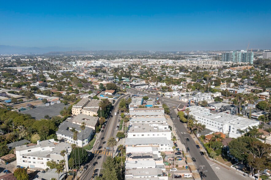More Photos Of 2700 Abbot Kinney Blvd, Venice Apartments For Sale