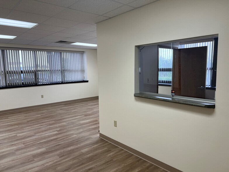 More Photos Of 21140 W Capitol Dr, Brookfield Office For Lease