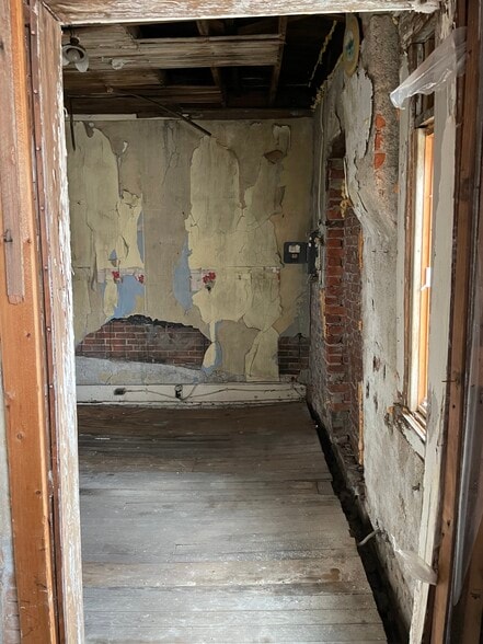 More Photos Of 60-64 Saline St, Petersburg Storefront Retail Residential For Sale