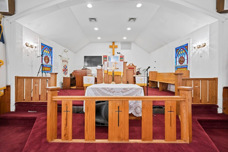 More Photos Of 109 Roslyn Rd, Roslyn Heights Religious Facility For Lease