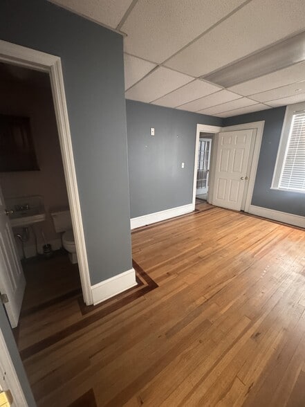 More Photos Of 1421 N Limestone St, Gaffney Office For Sale