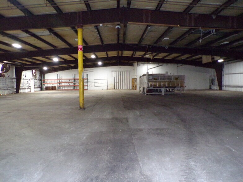 More Photos Of 3517 Century Blvd, Lakeland Warehouse For Lease