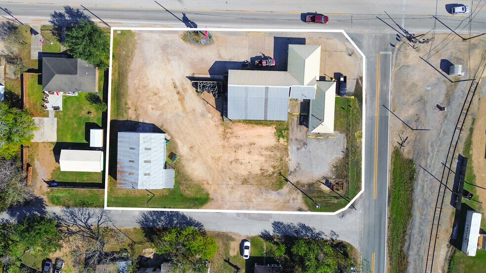 More Photos Of 917 E Main St, Eagle Lake Service Station For Sale