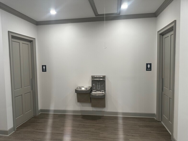 More Photos Of 410 Enterprise Dr, Oxford Office For Lease