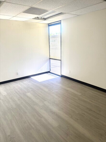 More Photos Of 7318-7320-7322 Valjean Ave, Van Nuys Warehouse For Lease