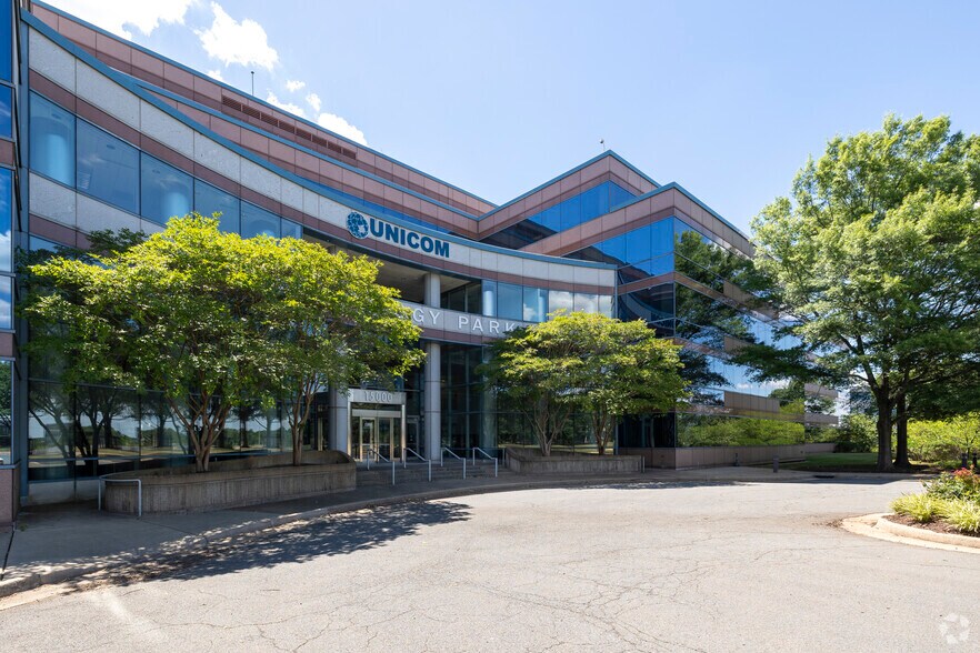 More Photos Of 15000 Conference Center Dr, Chantilly Office For Lease