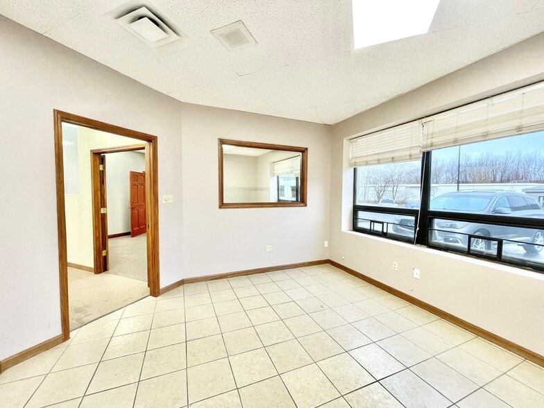 More Photos Of 608 W Lincoln Hwy, Merrillville Office Residential For Lease