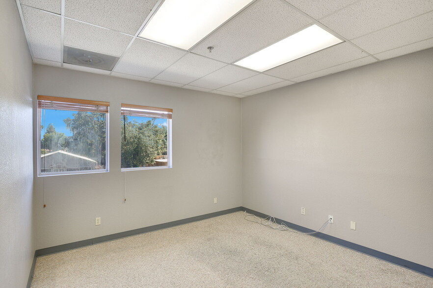More Photos Of 250 W Main St, Woodland Office For Lease