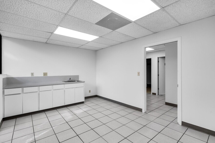 More Photos Of 3541 NW 53rd St, Fort Lauderdale Warehouse For Lease
