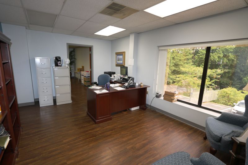 More Photos Of 1136 Grove Rd, Greenville Showroom For Lease