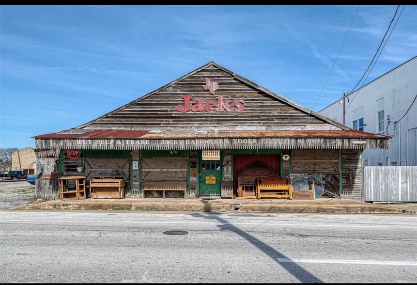 Primary Photo Of 12 W Defee Ave, Baytown Freestanding For Sale