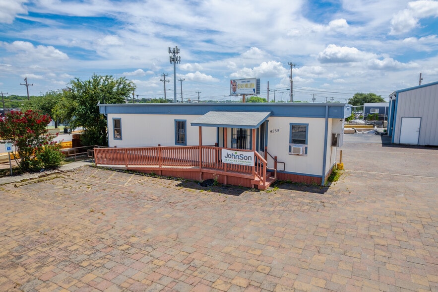 More Photos Of 4350 Naco Pass, San Antonio Service For Sale