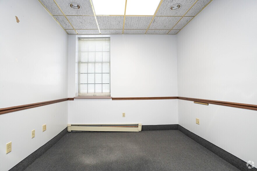 More Photos Of 338 Harris Hill Rd, Buffalo Office For Lease