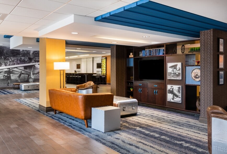 More Photos Of 6921 S Lindbergh Blvd, Saint Louis Hotel For Sale