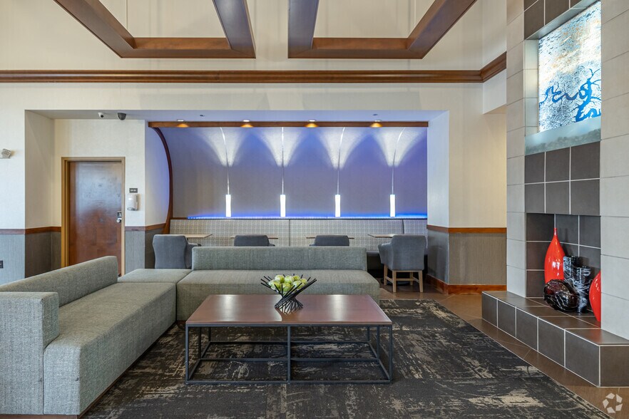 More Photos Of 4610 W Walnut St, Rogers Hotel For Sale
