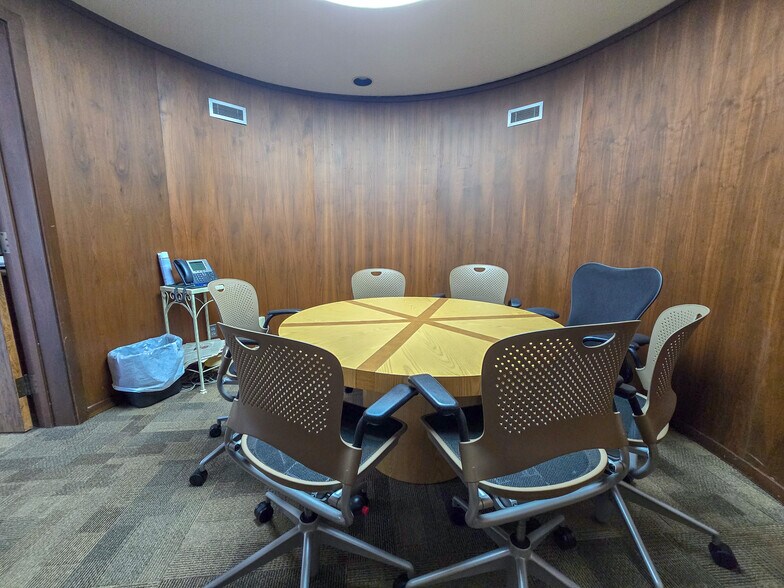 More Photos Of 123 W Highland St, Shawnee Office For Sale