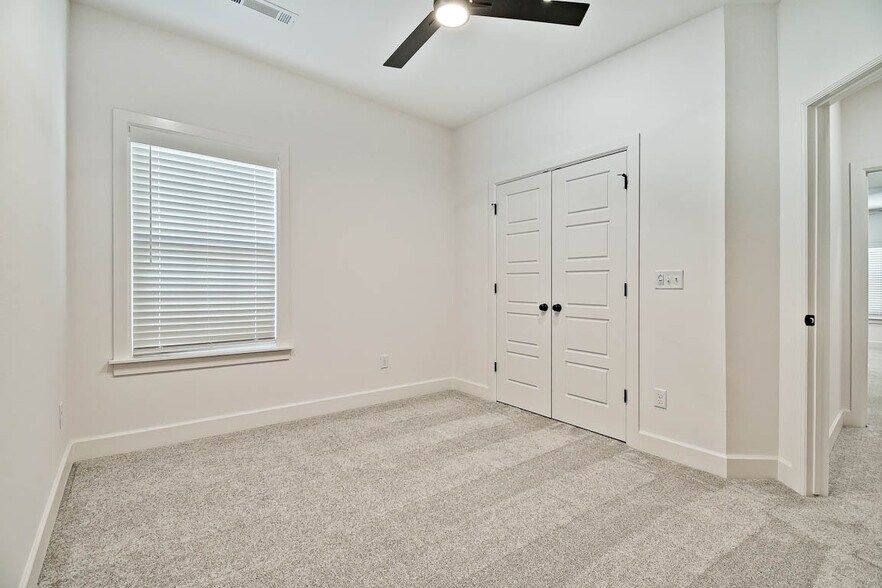 More Photos Of 502-510 W Persimmon St, Rogers Apartments For Sale