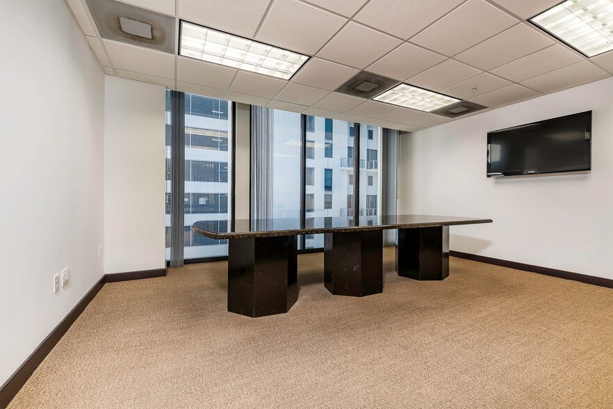 More Photos Of 1110 Brickell Ave, Miami Office For Lease