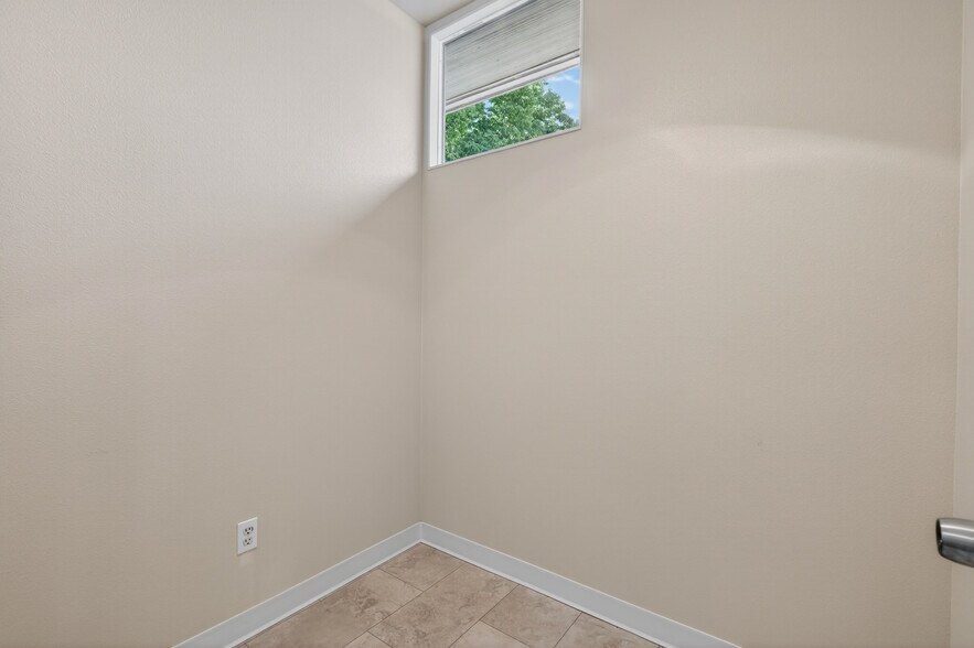 More Photos Of 619 Diagonal St, Clarkston Medical For Sale