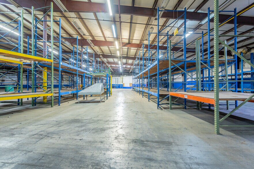 More Photos Of 302 W Cherokee St, LaFayette Warehouse For Sale