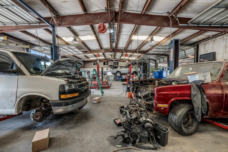 More Photos Of 658 Aldine Mail Route Rd, Houston Auto Repair For Sale