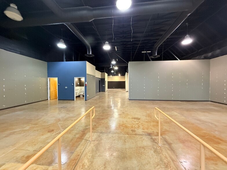 More Photos Of 6639-6655 SW Macadam Ave, Portland Storefront For Lease