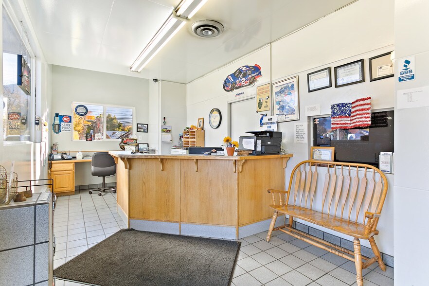 More Photos Of 825 W Center St, Provo Auto Repair For Sale