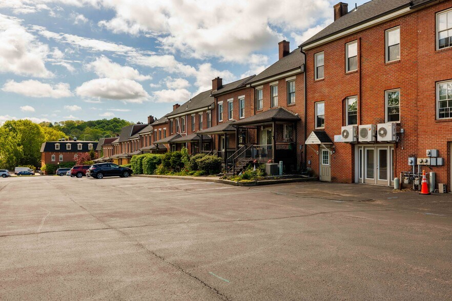 More Photos Of 74 Broadway, Kingston Office For Sale